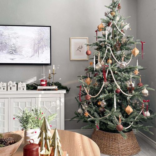 King Noble Fir Artificial Christmas Tree2